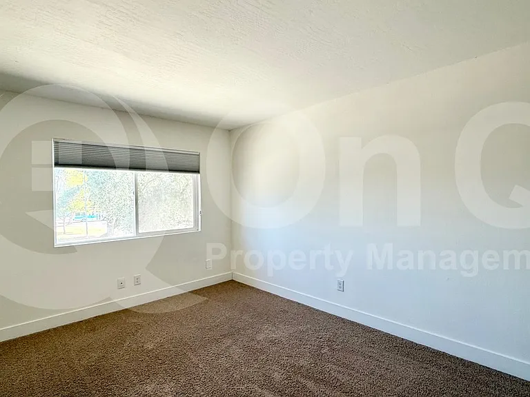 7618 N 19th Dr — Photo 4