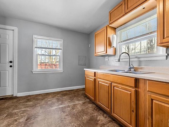 4th image of 511 E Northern Ave