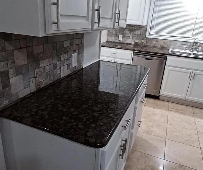 1017 Oak Dr — Photo 4