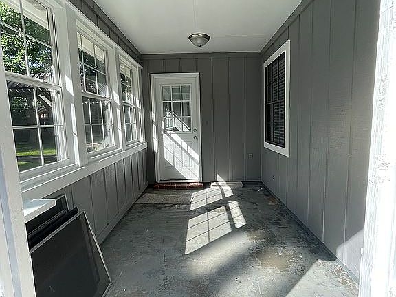 4th image of 601 Hide A Way Ln
