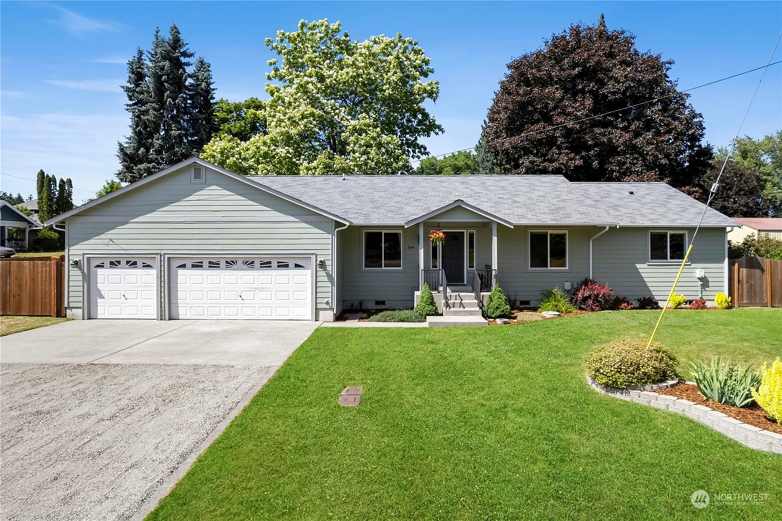 598 5th Avenue W photo 1