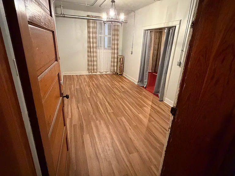 215 E 18th St #18 — Photo 13
