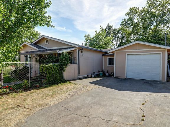 4th image of 3551 Mahogany St