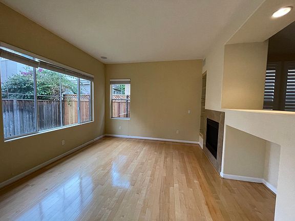 3rd image of 436 Whisman Park Dr