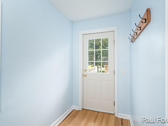 2nd image of 924 Hall St SE