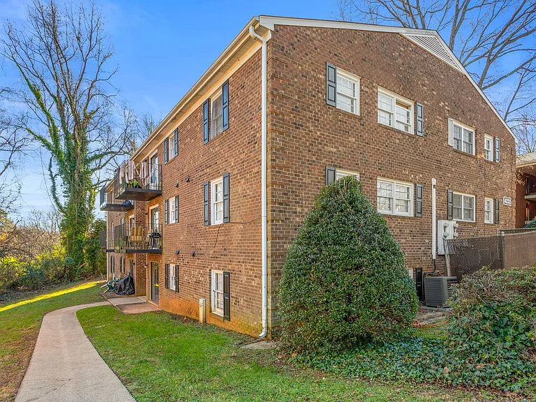 Morris Manor — Photo 19