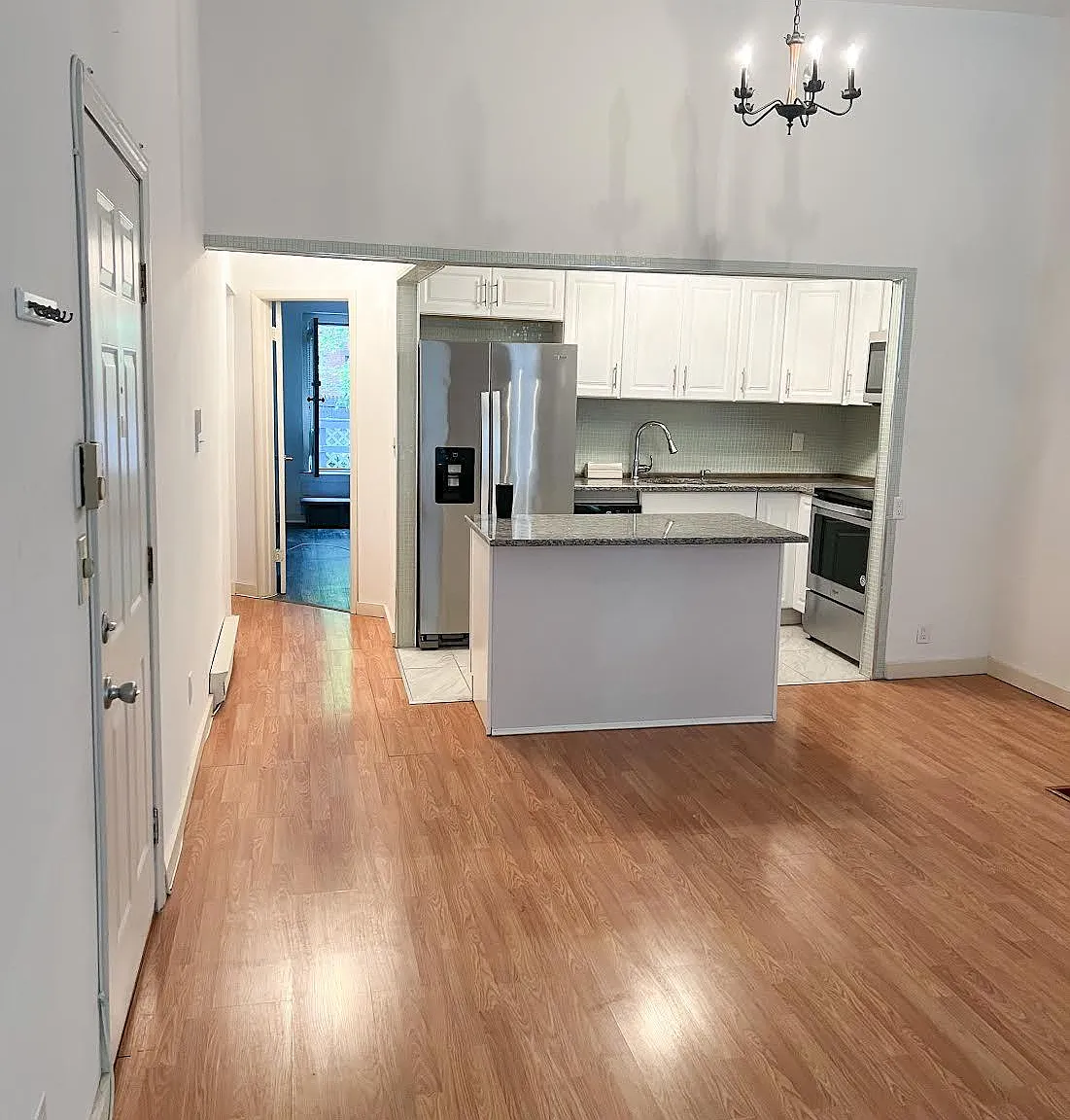 1 bed, 1000 sqft, $1,600 — Photo 3