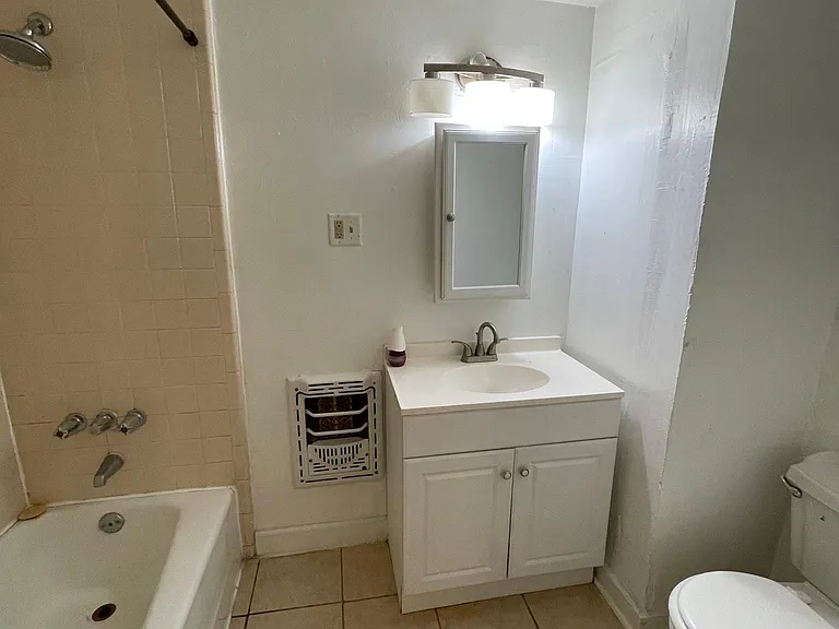 4129 Prytania St #1/2 — Photo 11