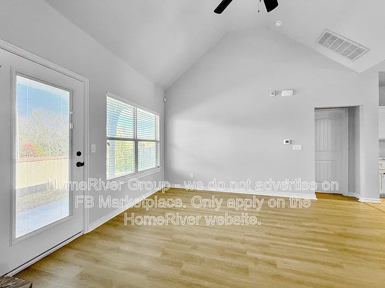209 W 111th Pl S — Photo 3