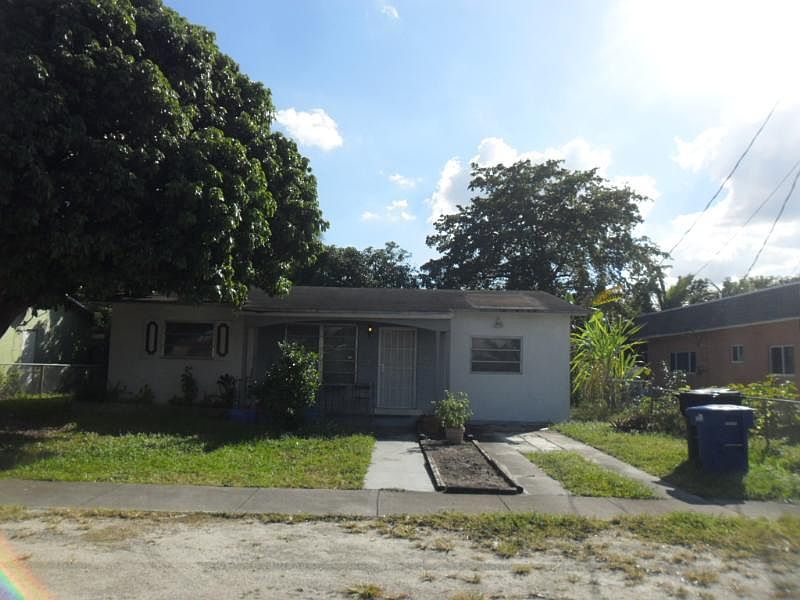 1st image of 270 NE 172nd St