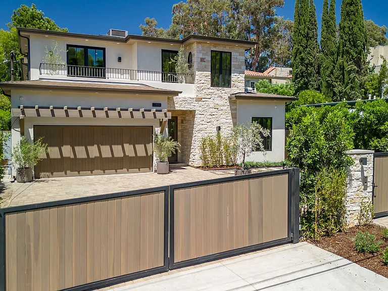 12527 Huston St — Photo 1