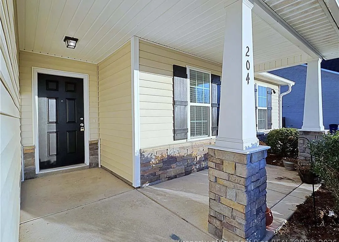 3 bed, 1291 sqft, $1,900 — Photo 2