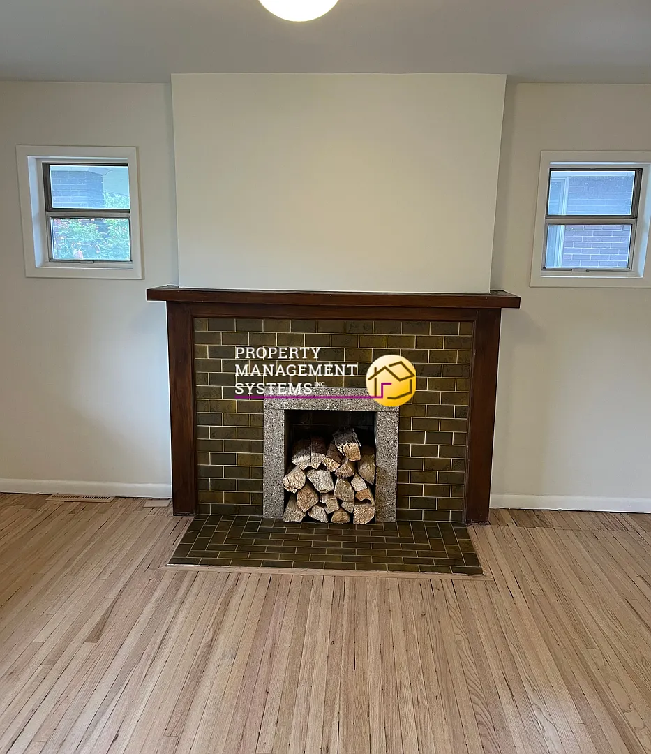 3 Bedroom Home In Sugarhouse! — Photo 2