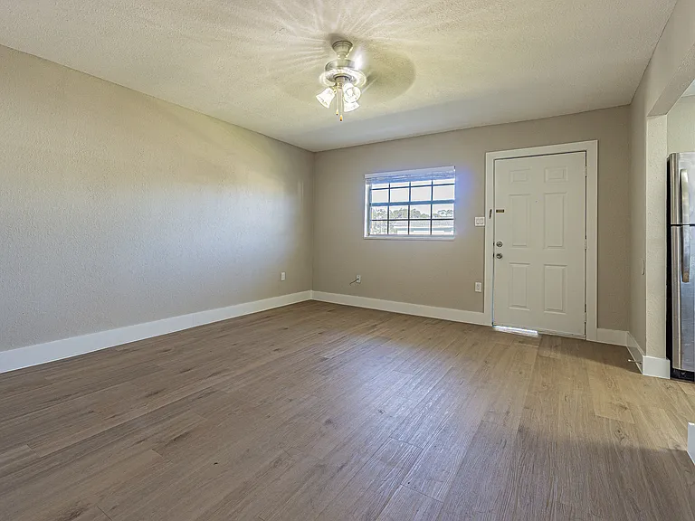 Greenbriar Apartments — Photo 9