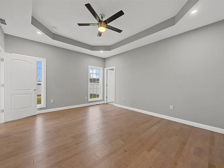 691 Denver Ln — Photo 13