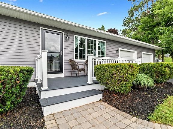 2nd image of 40 Hollywood Dr