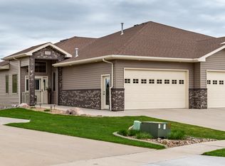 3432 Thunderbird Ln, Bismarck, ND 58503