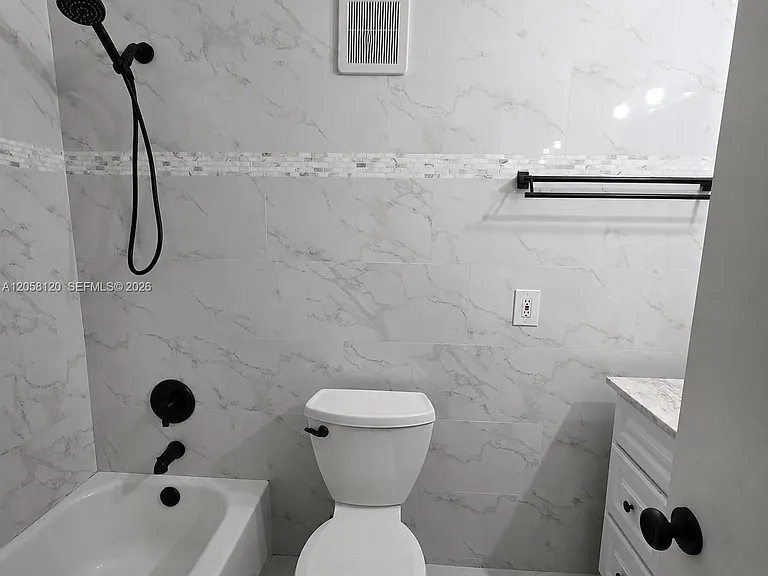 932 W 80th Pl — Photo 13