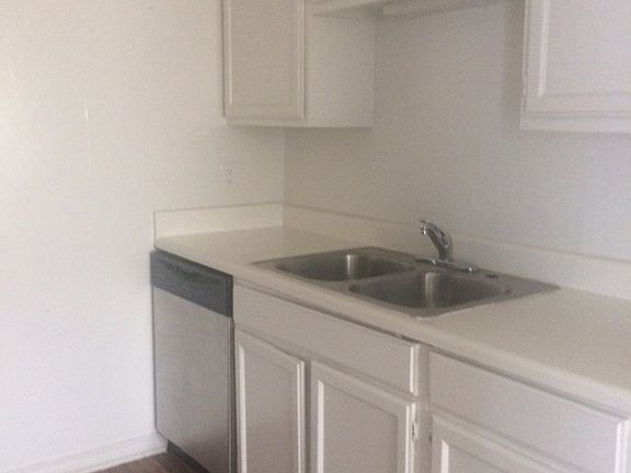 4th image of 303 Lake Meadows Dr #303