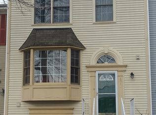6914 Compton Ln, Centreville, VA 20121