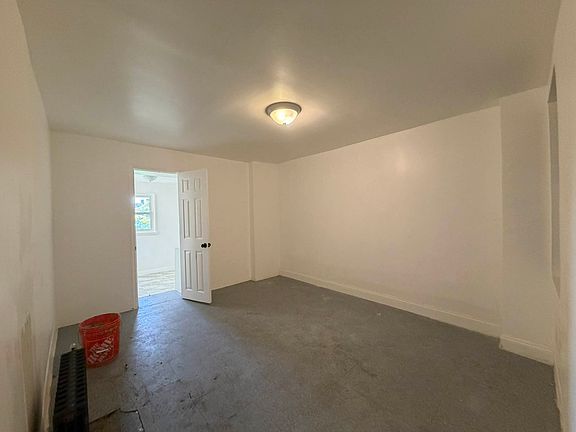 5th image of 906 Bryant Ave #3