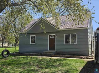 904 6th St SW, Pipestone, MN 56164