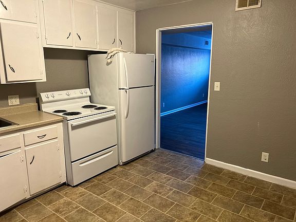5th image of 1010 Forest Ct APT 9