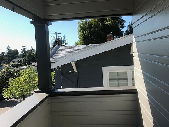 Porch with lovely views of Oakland. A great purch for 4th of July and afternoon repose.