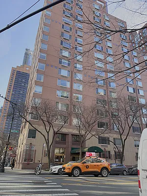 Rented by SERHANT. | media 4