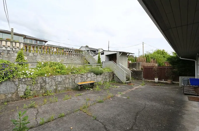 1124 Holdom Ave #1A — Photo 11