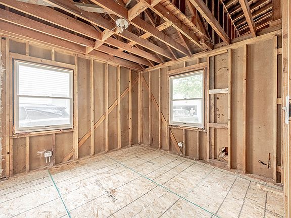 5th image of 1531 Beach Ave