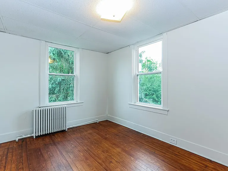 546 Manor St — Photo 12