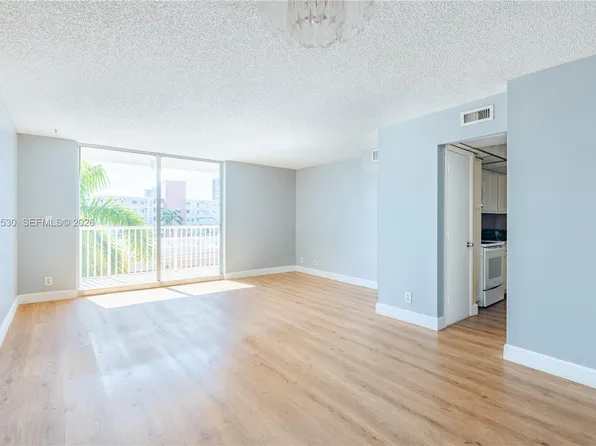 3161 S Ocean Dr APT 407, Hallandale, FL 33009