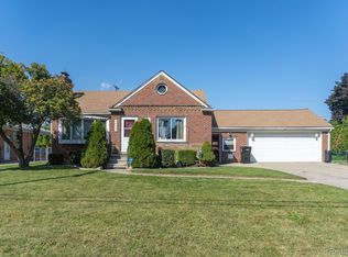 16625 Curtis St, Roseville, MI