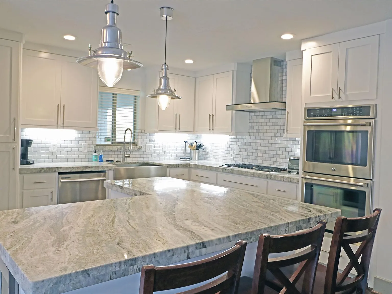 4 bed, 3.5 bath, 2494 sqft, $4,550 — Photo 3
