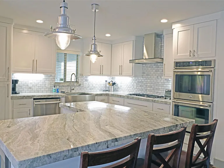 5527 Valkeith Dr — Photo 3