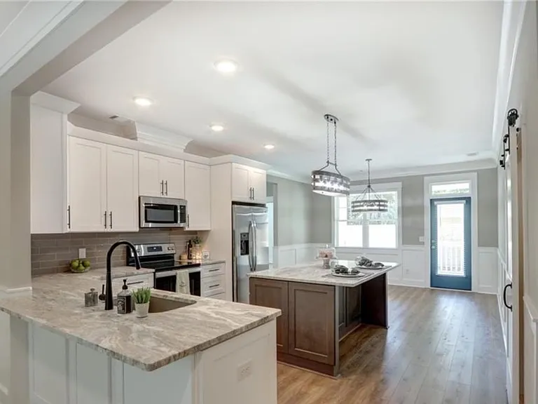 2203 Downing Ave — Photo 2