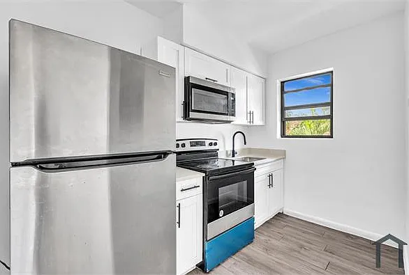 1027 SW 3rd St — Photo 6