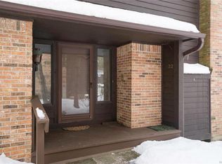 22 Breezewood Cmn, East Amherst, NY 14051