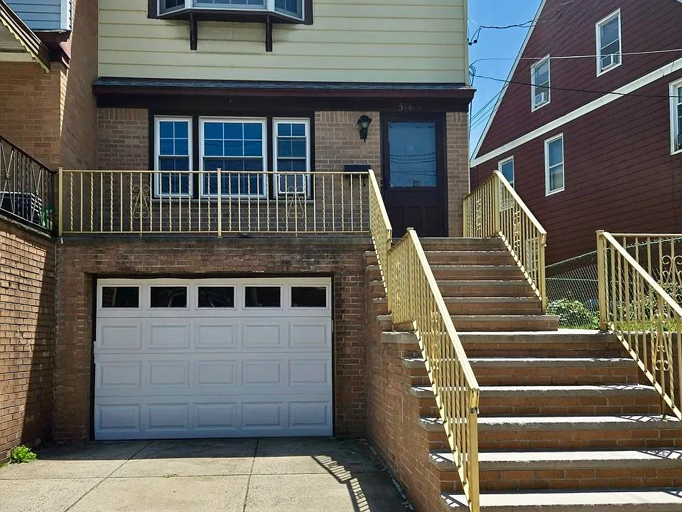 574A Avenue E #2