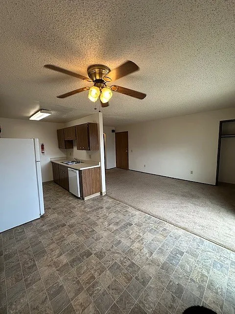 Building Photo - 4511 Laurel St #34