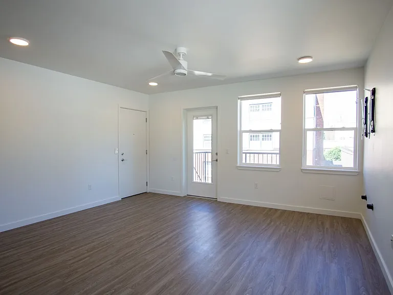 2320 N Vancouver Ave #203 — Photo 4