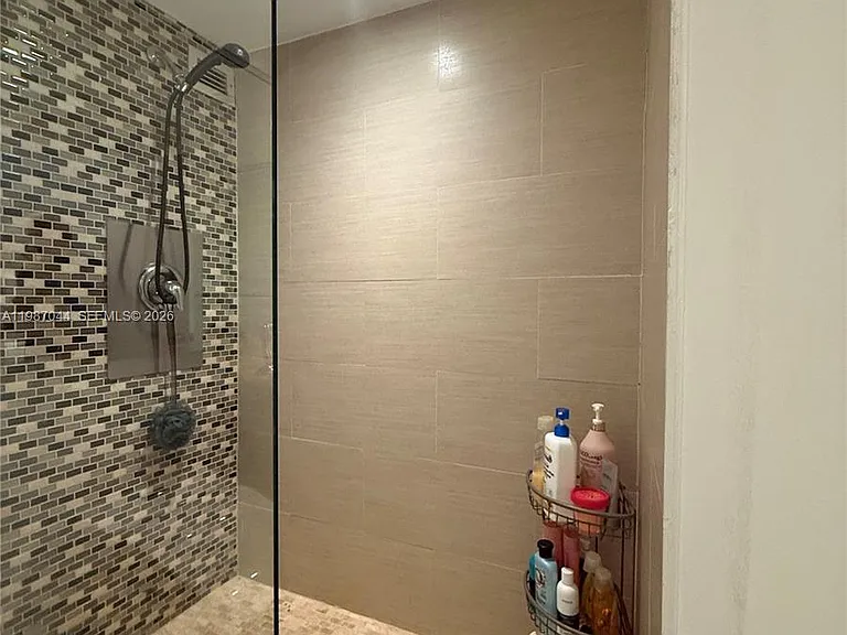 5555 Collins Ave #8R — Photo 36