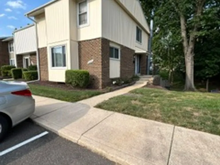 10125 Campus Way S — Photo 1