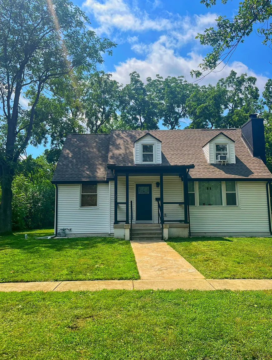 1625 W Clark St photo 1
