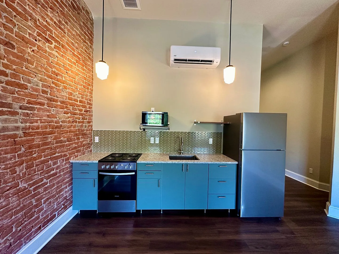 Modern Living with a Touch of Historic Charm — Photo 3