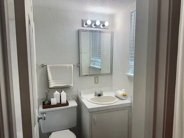 South Castle Apartments — Photo 18