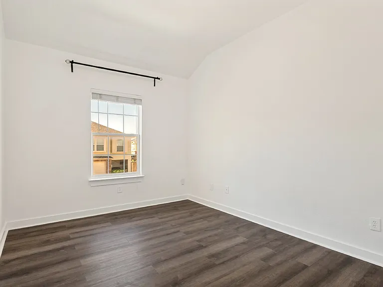 12503 Bay Ave — Photo 18
