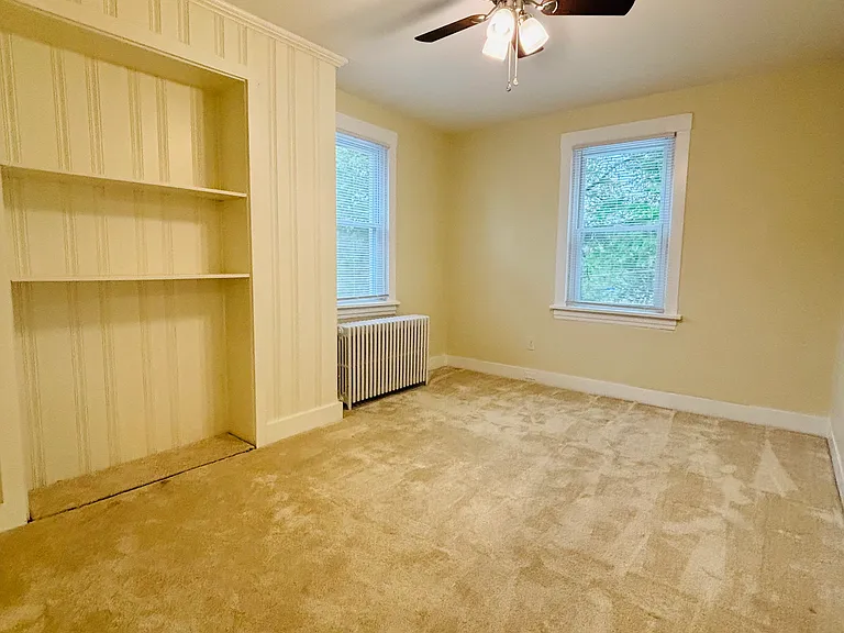 687 Margaret St — Photo 15