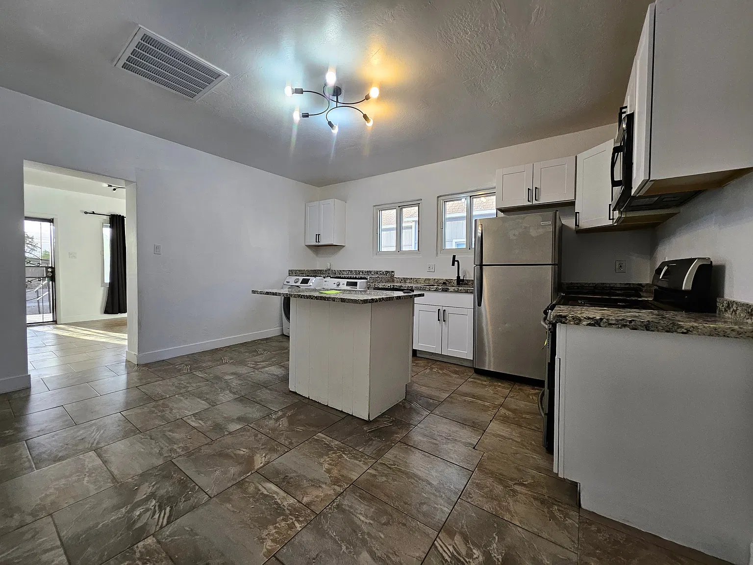 2 bed, 760 sqft, $1,850 — Photo 3